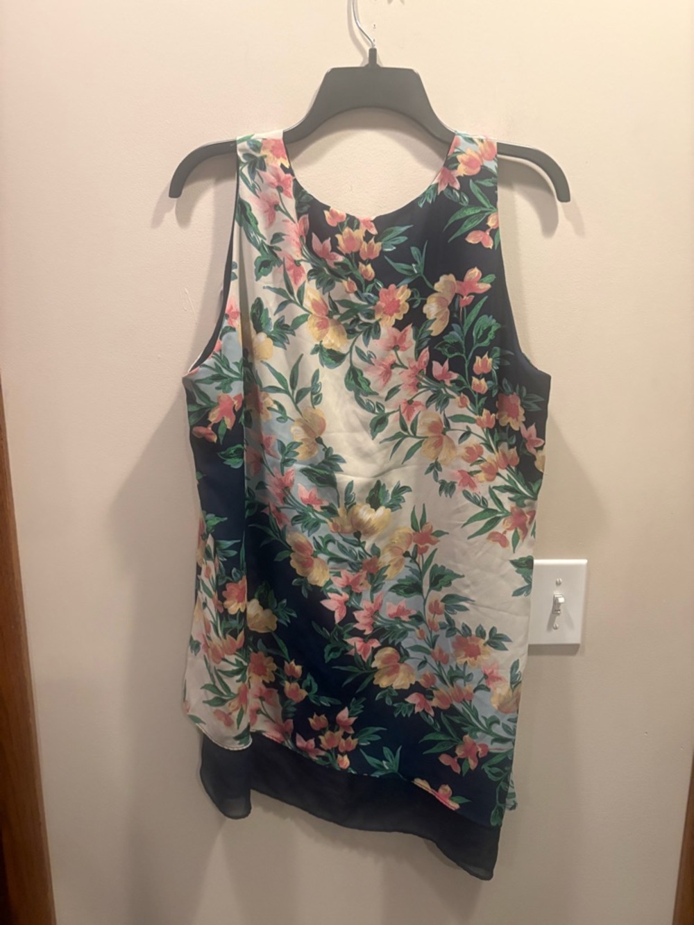 Zac & Rachel Navy and White Floral V-Neck Asymmetric Camisole - Picture 6 of 7